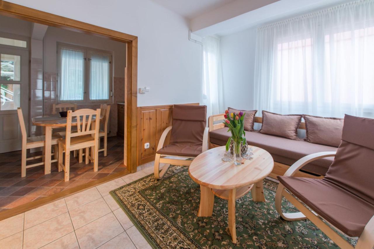 Hajdu Apartman 3. Хайдусобосло Экстерьер фото