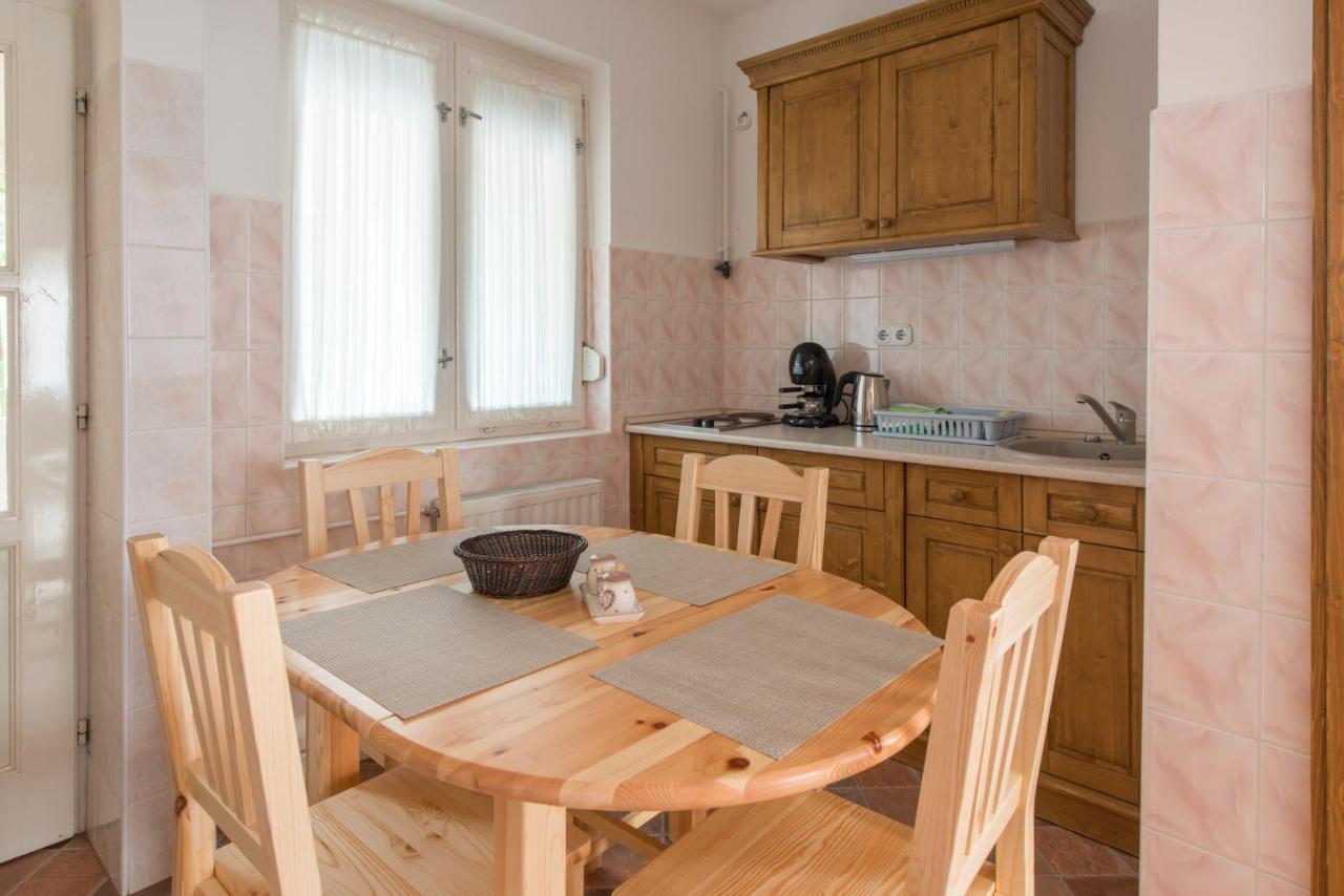 Hajdu Apartman 3. Хайдусобосло Экстерьер фото