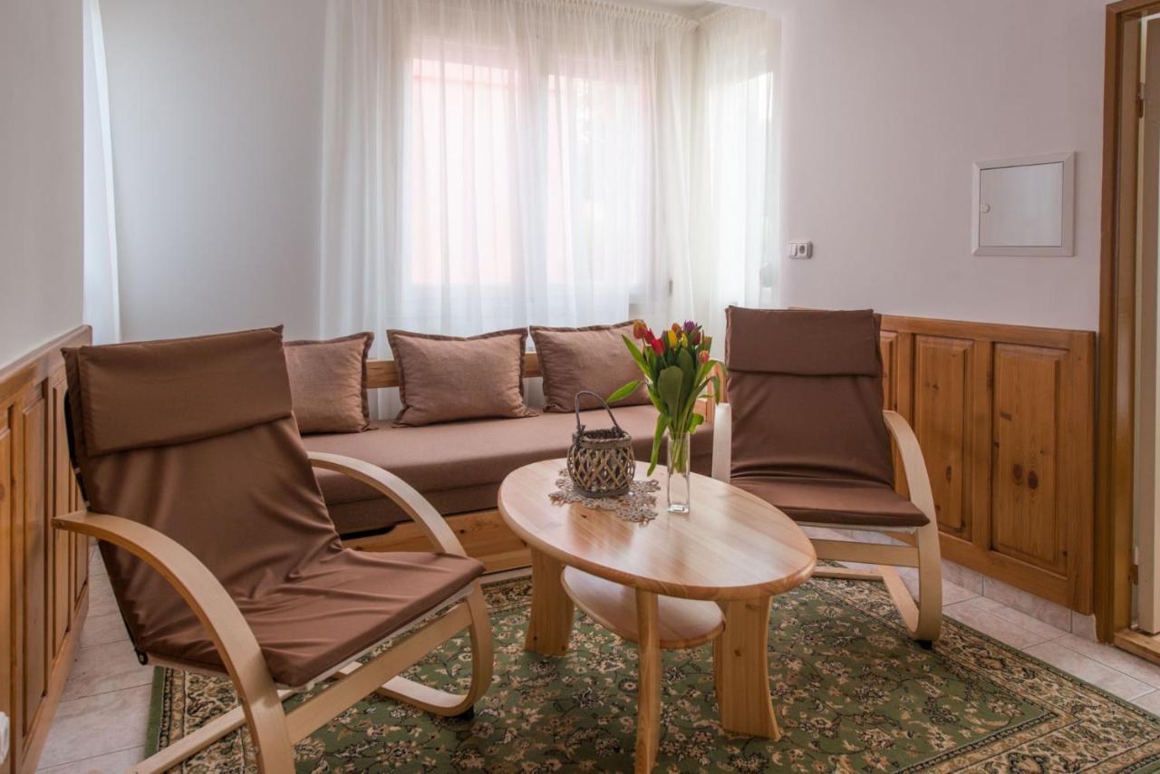 Hajdu Apartman 3. Хайдусобосло Экстерьер фото