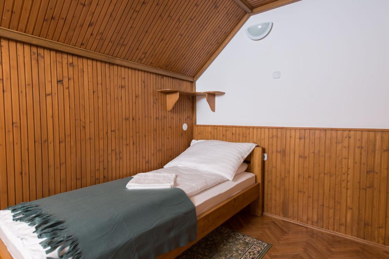 Hajdu Apartman 3. Хайдусобосло Экстерьер фото